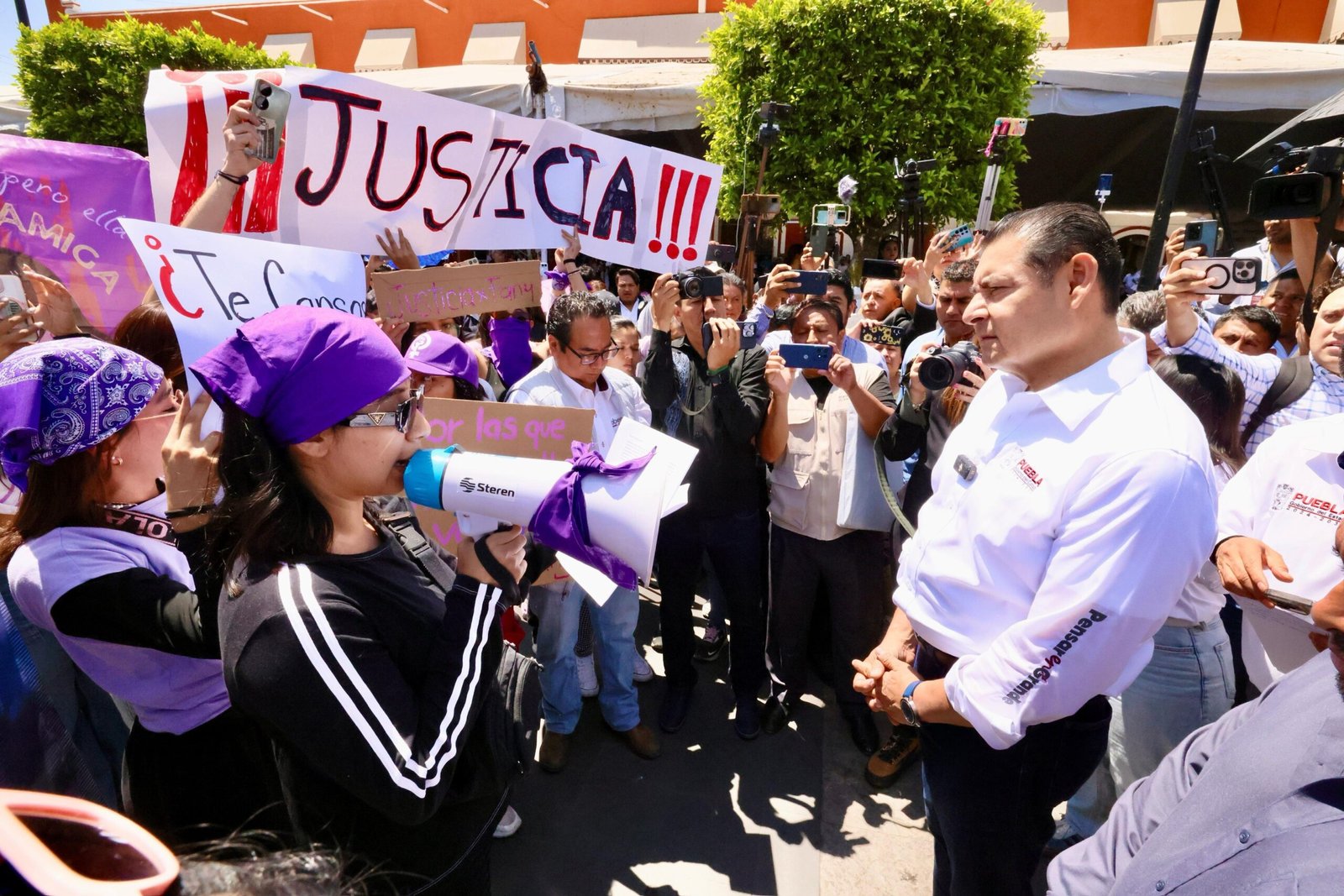 Armenta escucha a familiares de Fanny; detienen a su presunto feminicida en Xicotepec