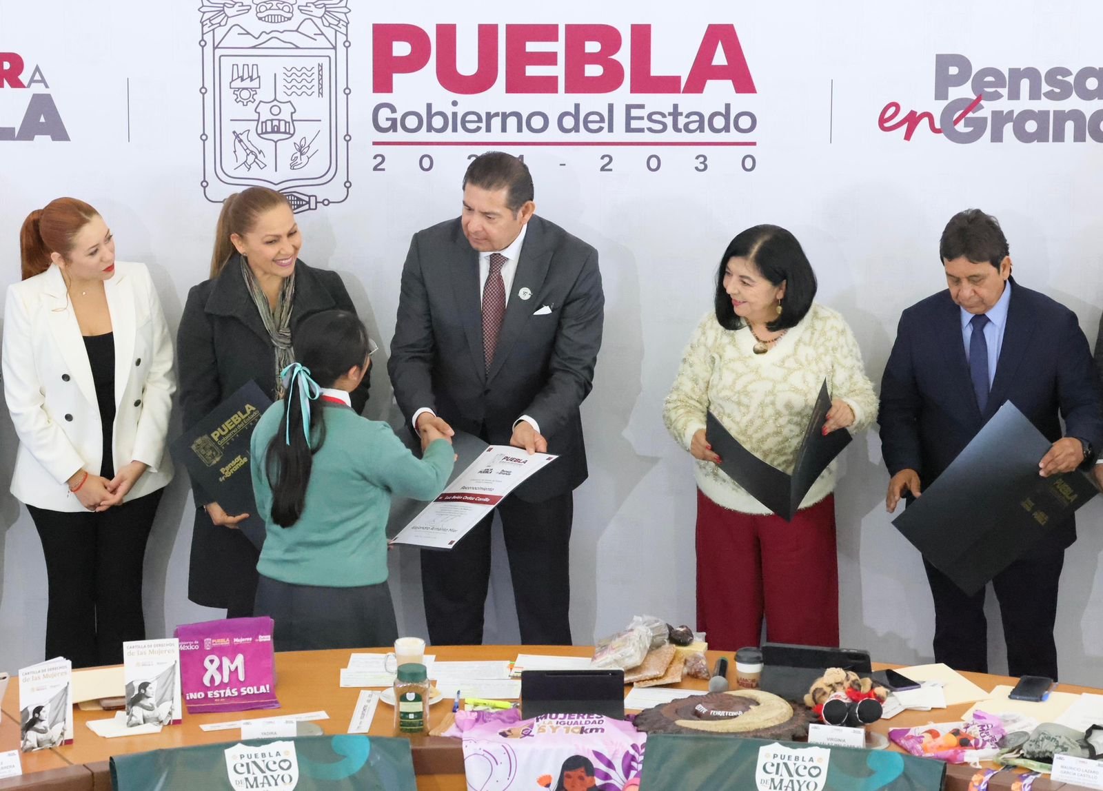 Puebla impulsa talento estudiantil: alumnos del CECyTE representarán a México en ferias internacionales de ciencia