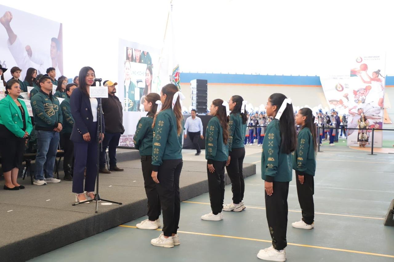 Puebla abanderó a más de mil atletas rumbo a la Olimpiada CONADE 2026