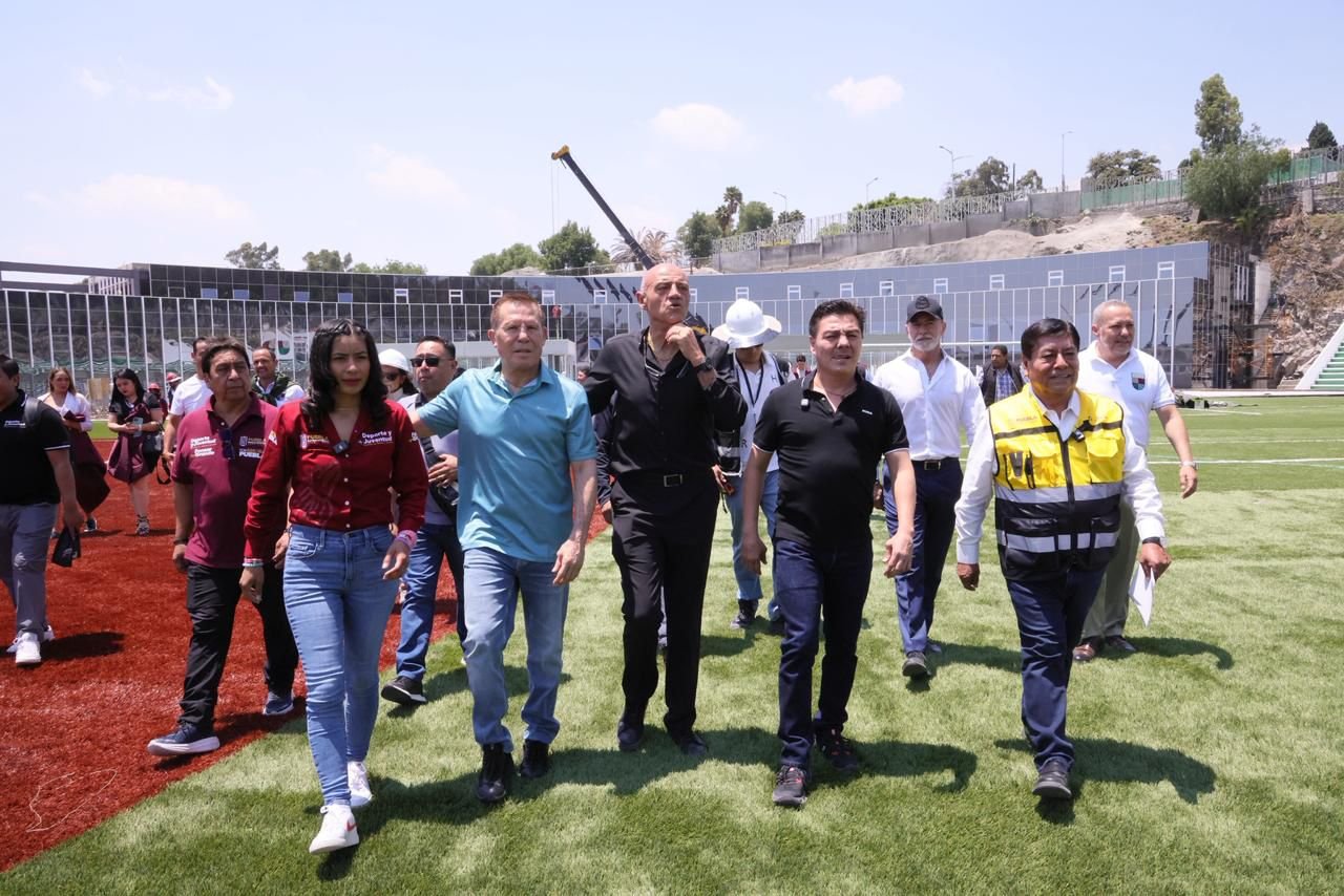 CAMPEONES DEL BOXEO MOTIVAN A JÓVENES EN LA UDEP