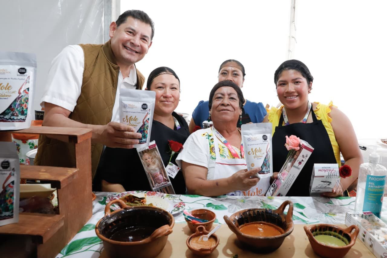 Armenta recorre la Feria de Puebla y destaca ambiente familiar y seguro
