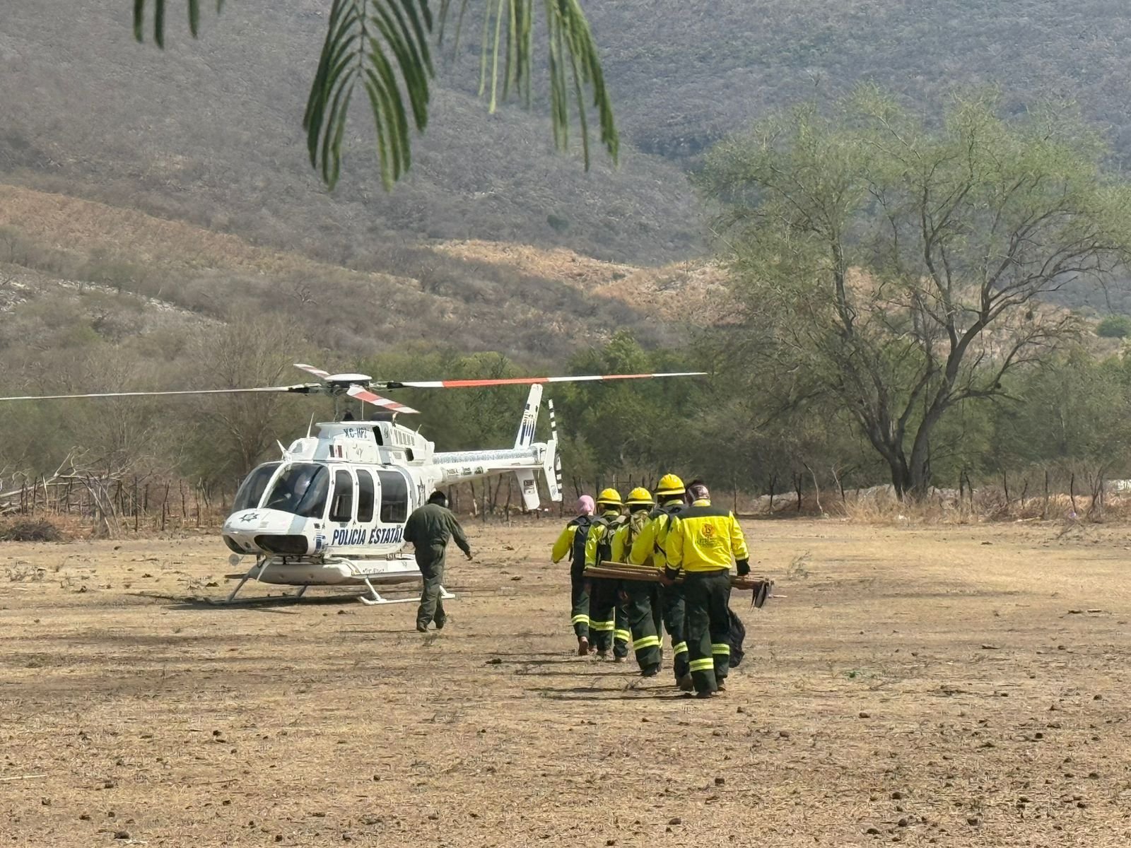 Gobierno estatal mantiene operativo aire-tierra para controlar incendio en Cohetzala