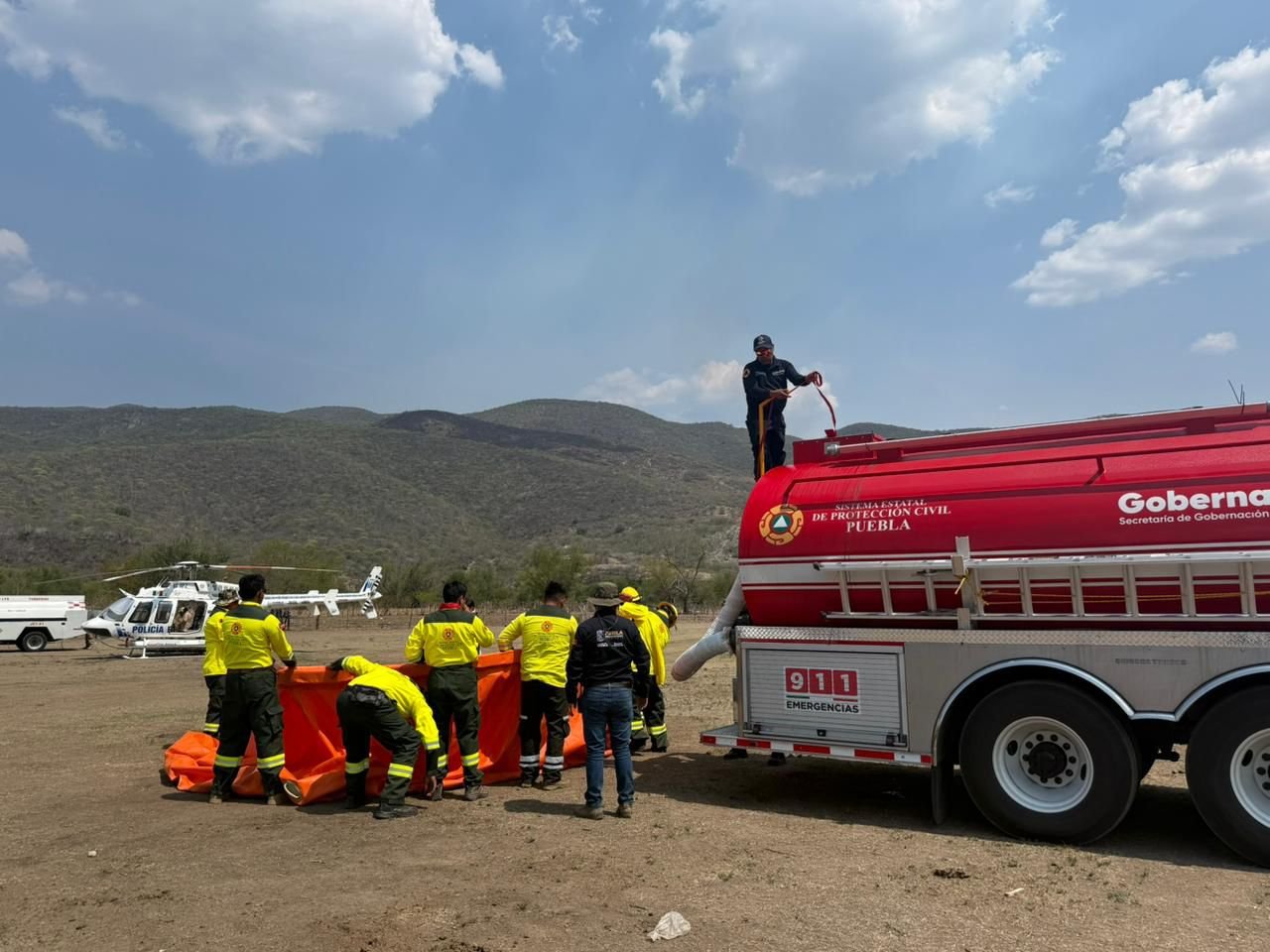Gobierno estatal atiende reactivación de incendio forestal en Cohetzala