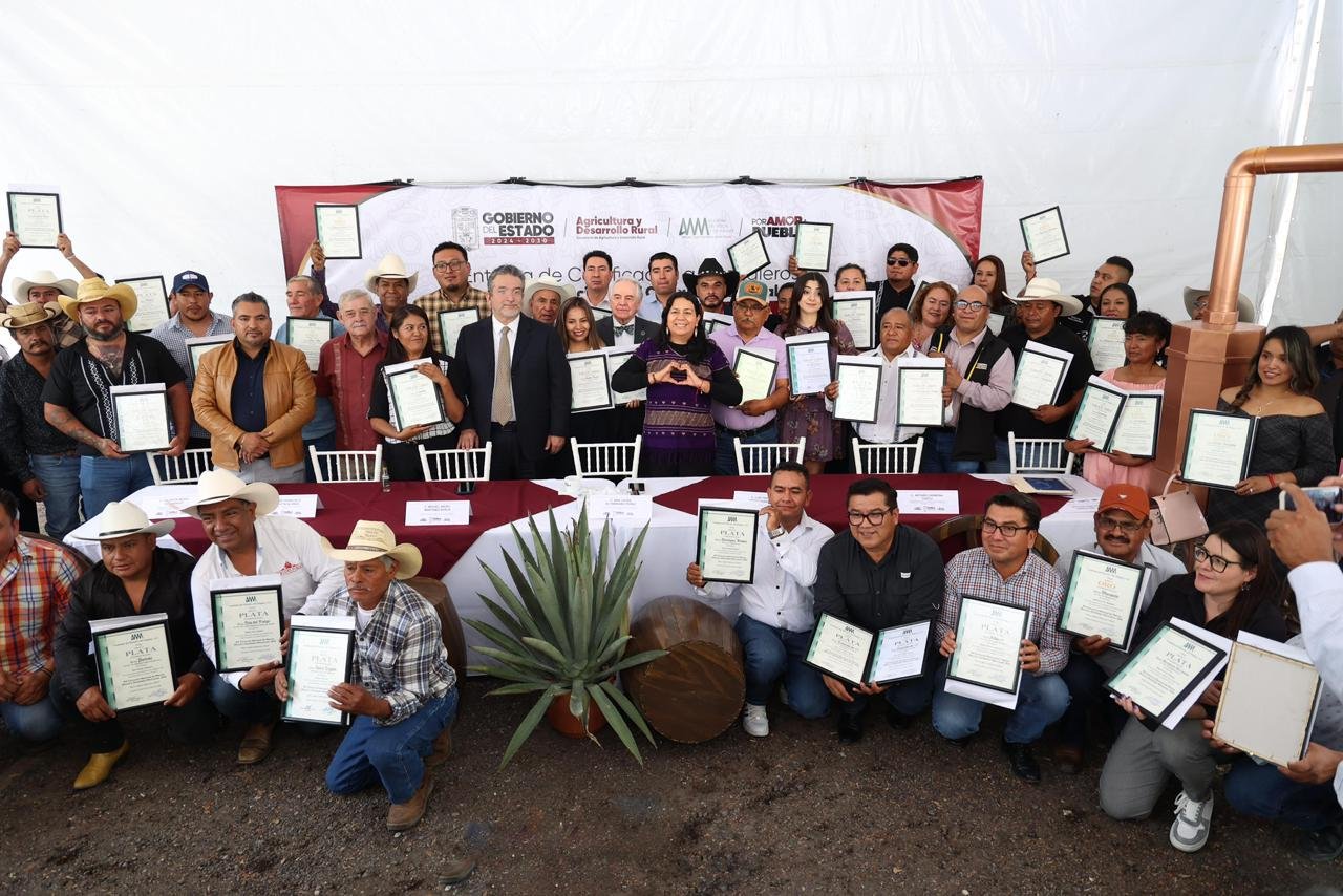 Puebla lidera producción nacional de mezcal con 91 medallas en concurso 2026