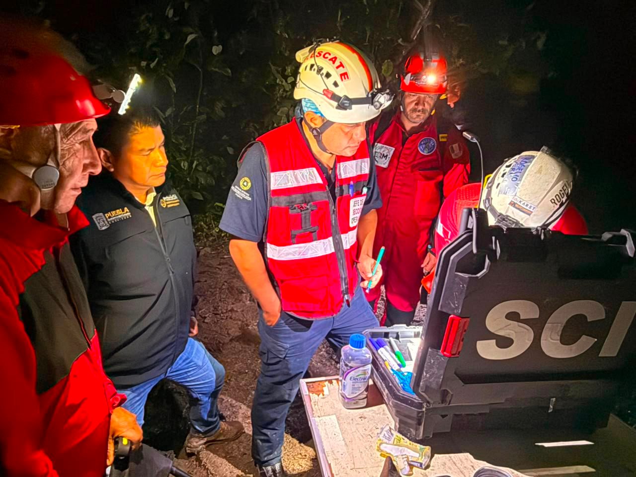 Continúa búsqueda en Gruta de Chichicazapa por tercer día consecutivo