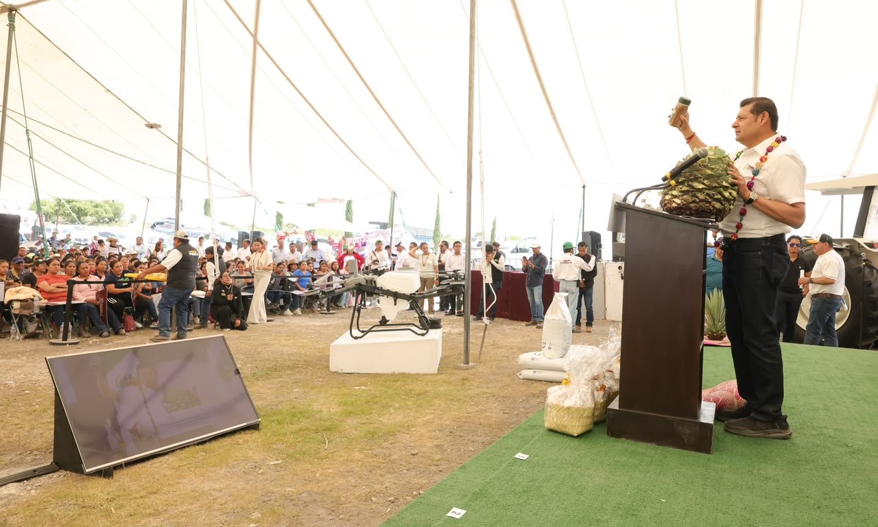 Infraestructura carretera y obra comunitaria construyen bienestar en Huatlatlauca: Armenta