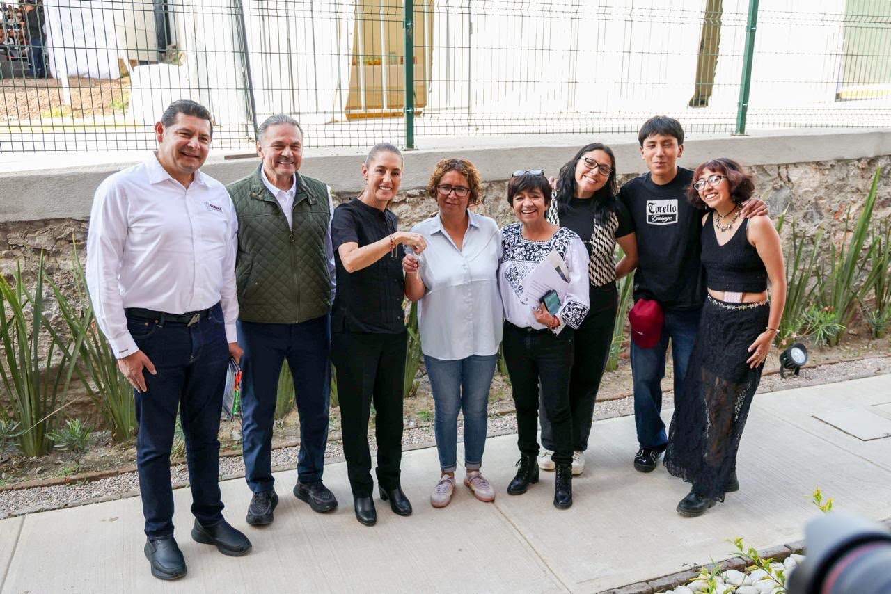 Presidenta Sheinbaum pone fin a adeudos hipotecarios y entrega vivienda digna en Puebla