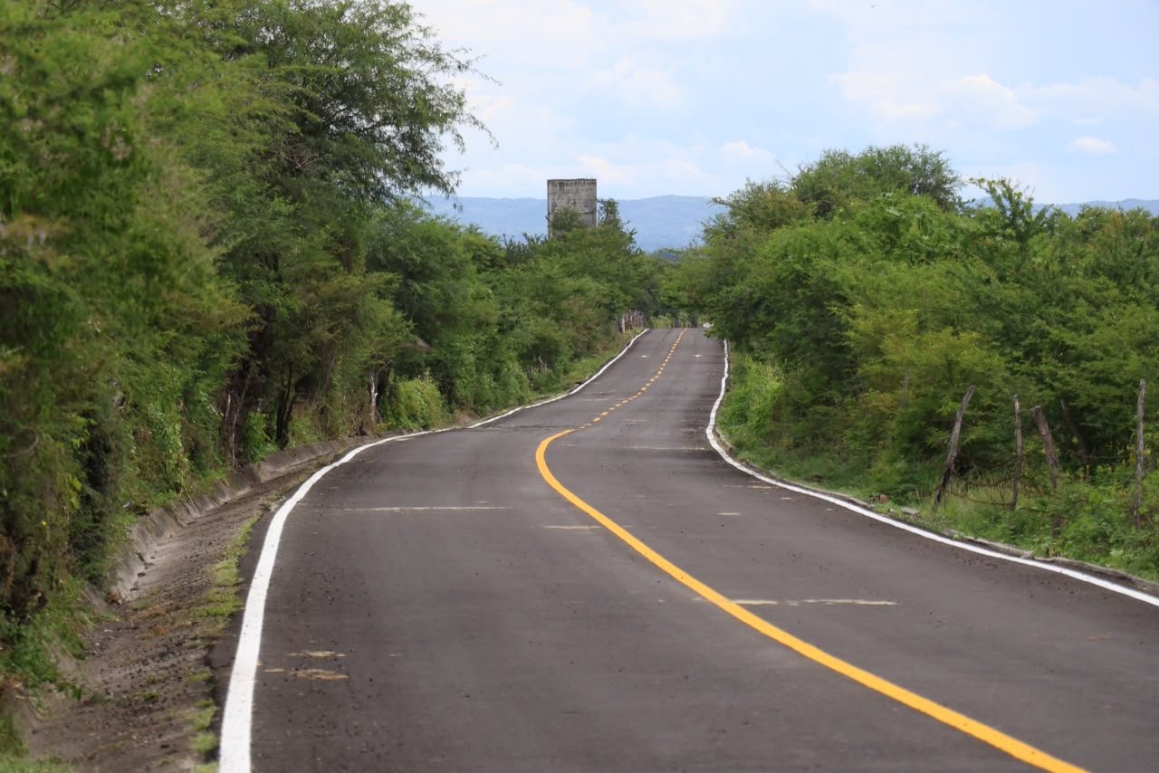 Puebla mejora conexión con Morelos tras pavimentación de carretera en Teotlalco