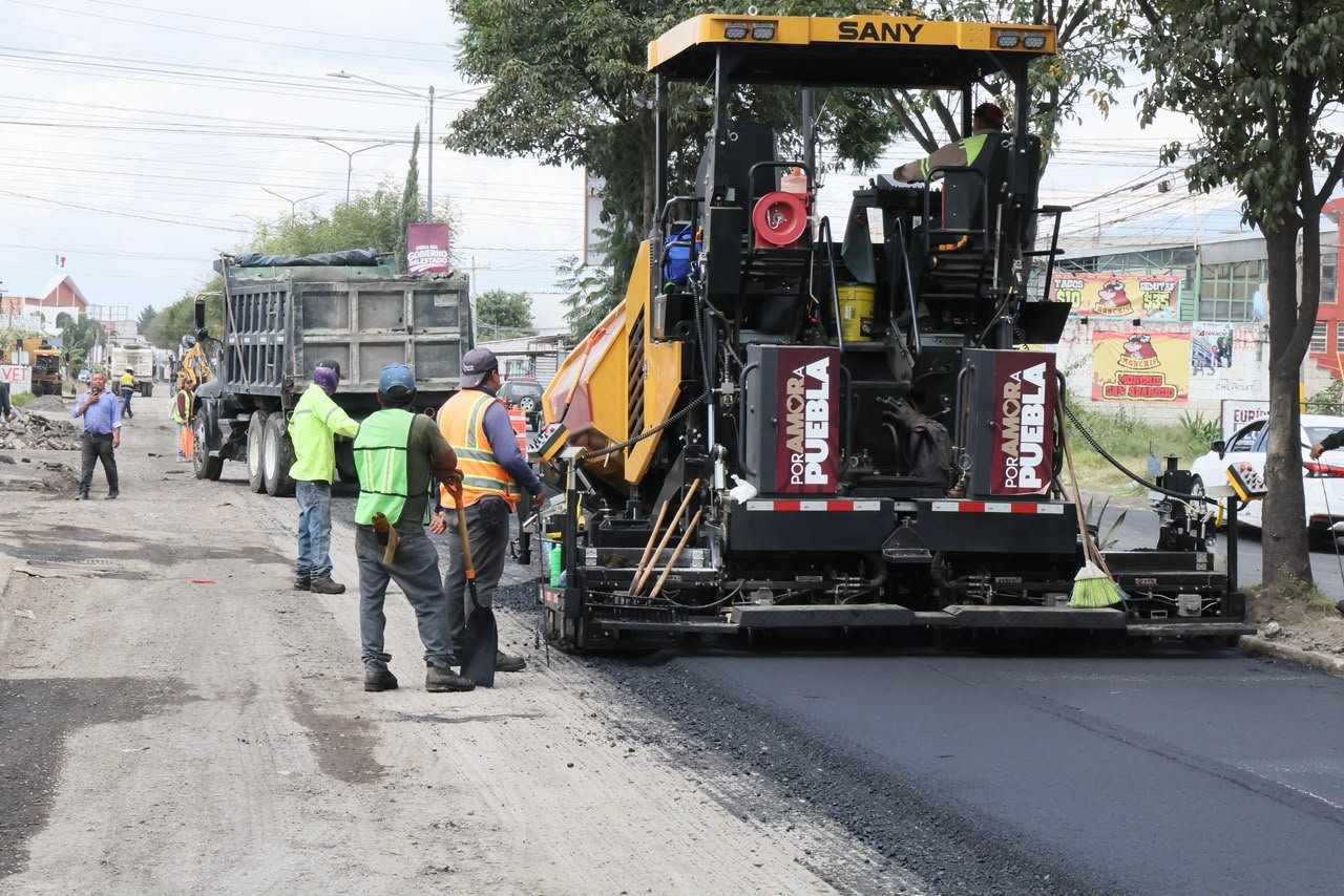 GOBIERNO DE PUEBLA TRANSFORMA 558 KILÓMETROS DE VIALIDADES CON 13 TRENES DE PAVIMENTACIÓN