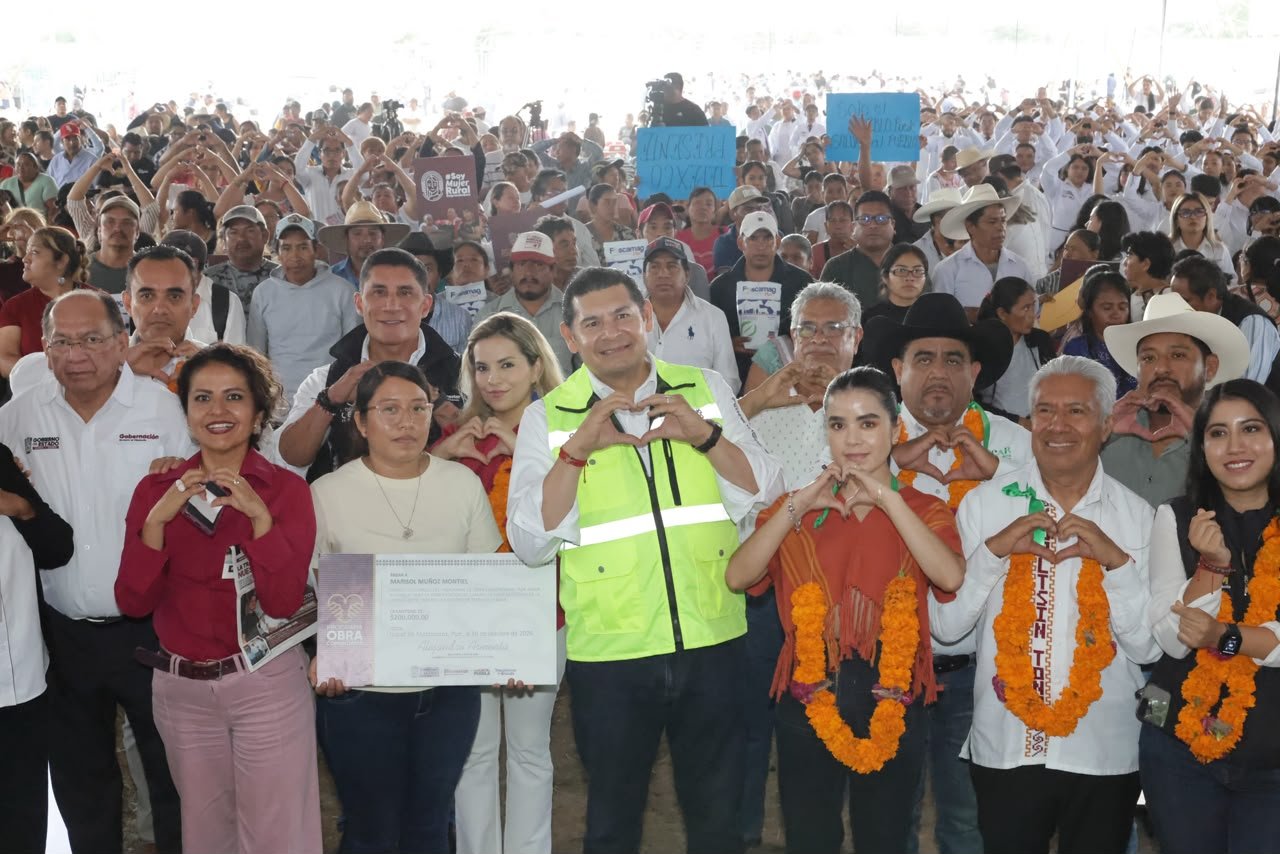 Entregan 6.9 mdp para obras comunitarias y más de 10 mdp para el campo en la Mixteca